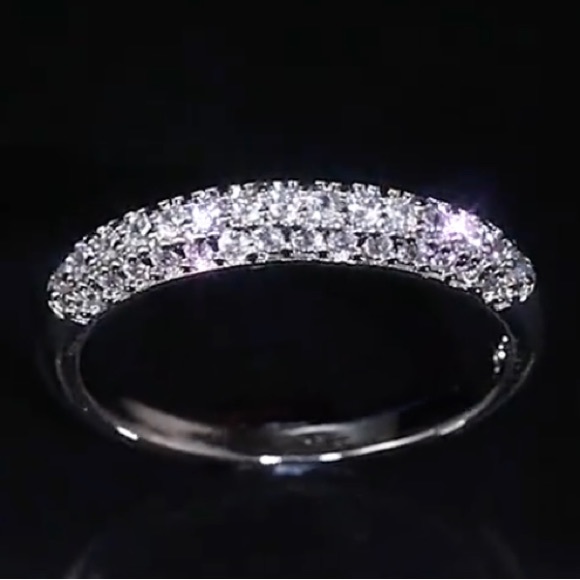 ❤️BEAUTIFUL LADIES SILVER BAND WITH AAA+ QUALITY ZIRCONIAS❤️SIZE 9 - Picture 5 of 7